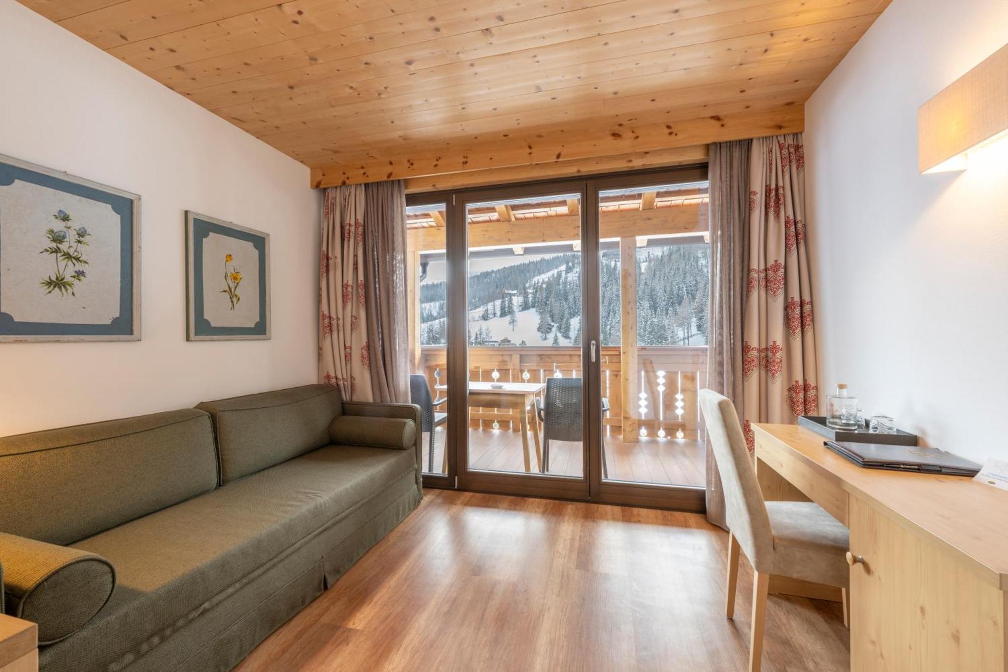 La Stua Hotel San Cassiano  Buitenkant foto